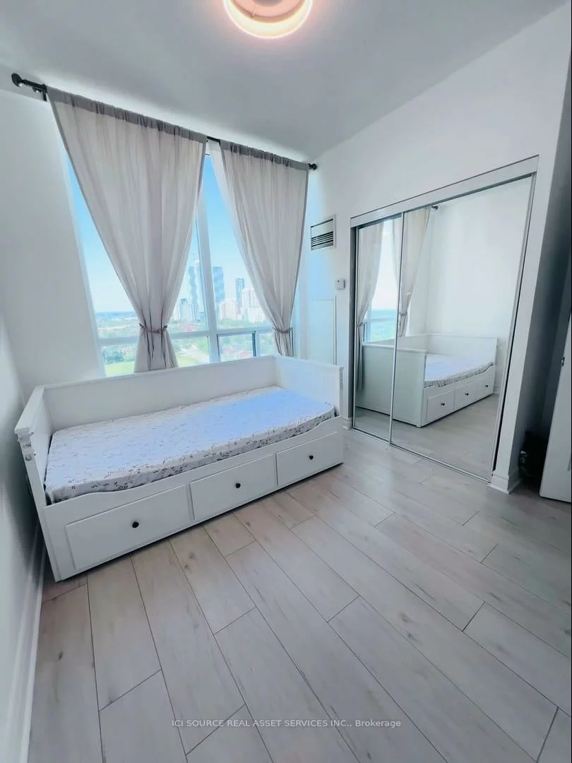 3504, Hurontario, Fairview, Mississauga