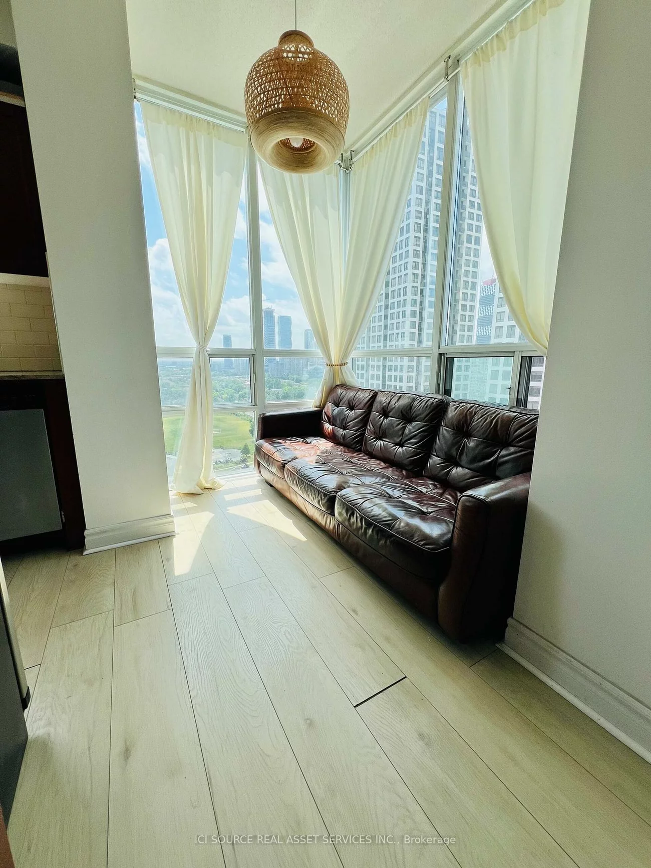 3504, Hurontario, Fairview, Mississauga