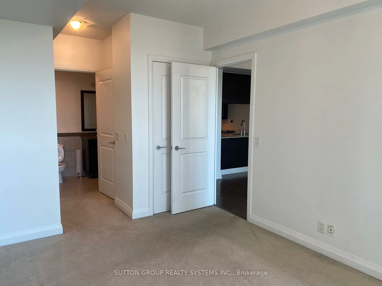 1055, Southdown, Clarkson, Mississauga
