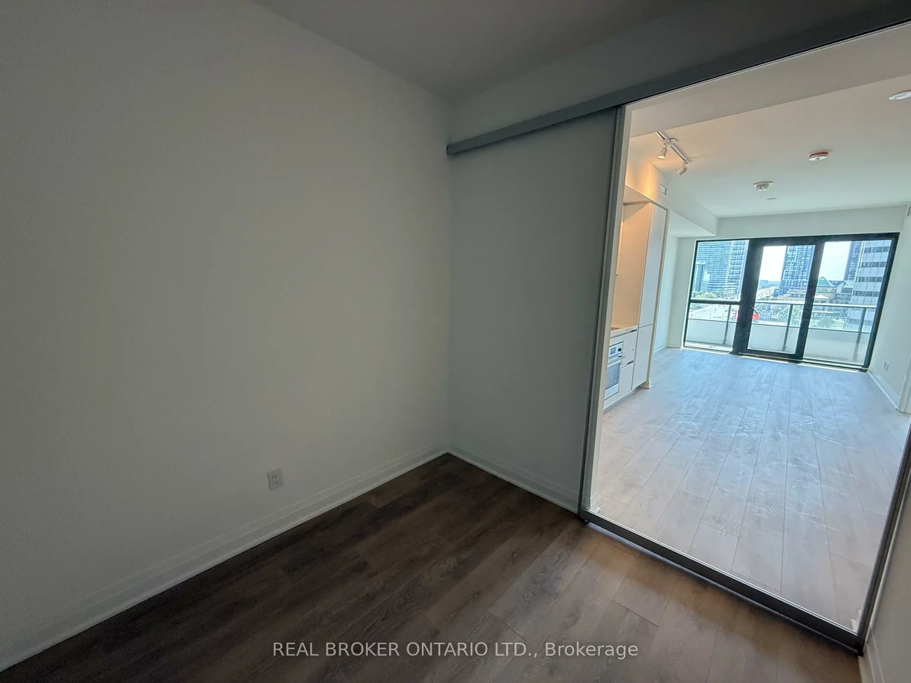 4015, The Exchange, City Centre, Mississauga