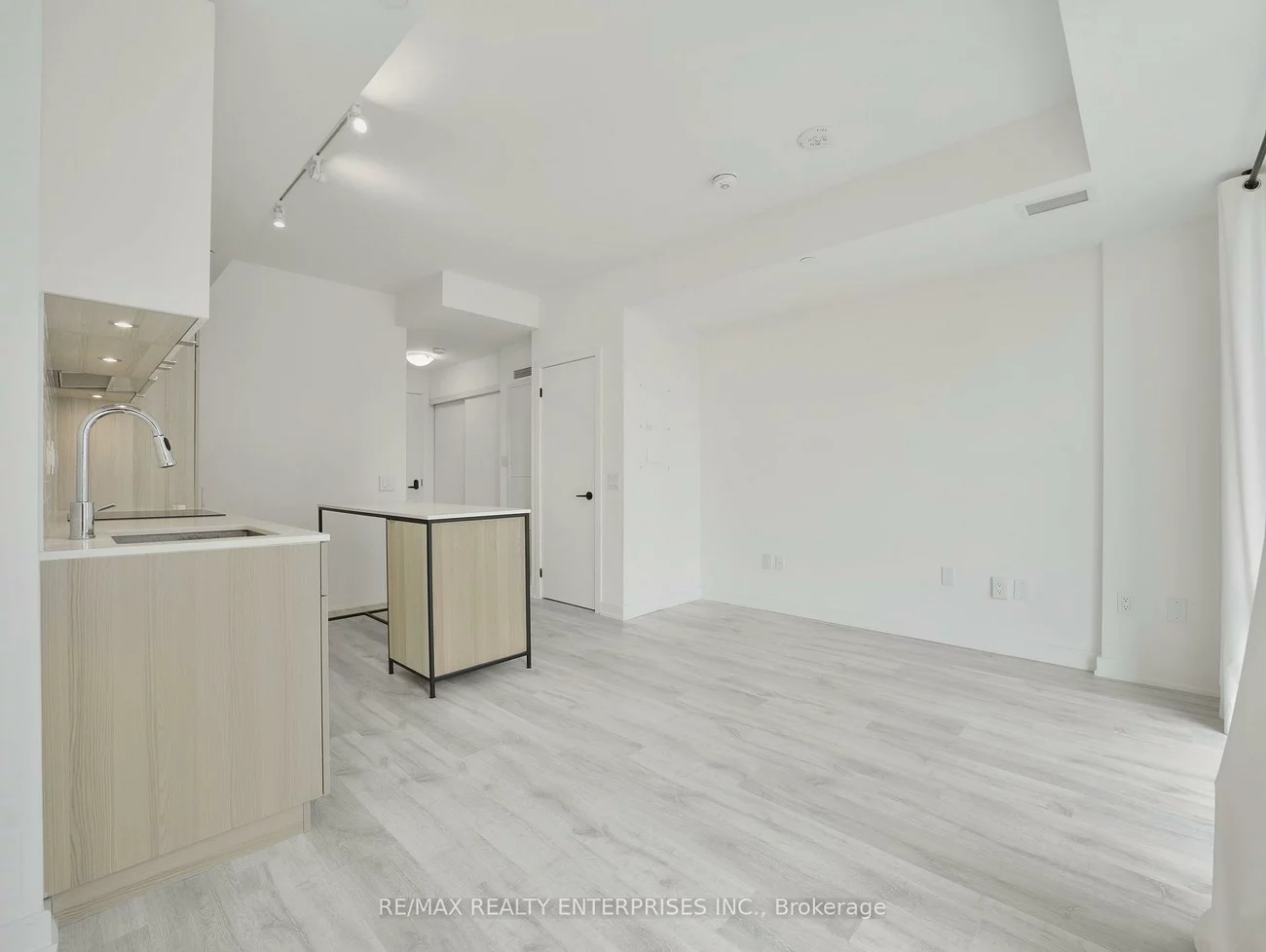 215, LAKESHORE, Port Credit, Mississauga