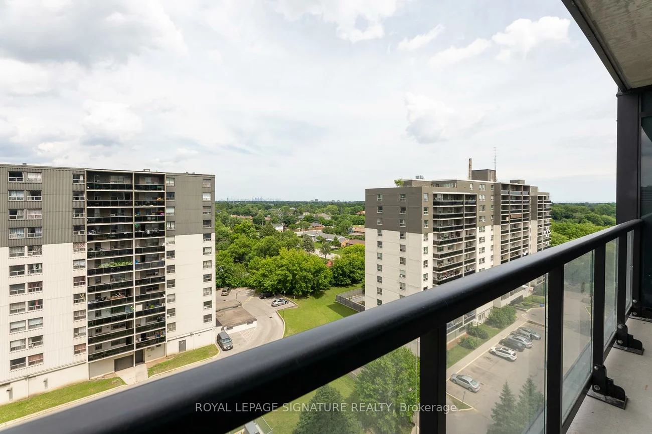 86, Dundas, Cooksville, Mississauga