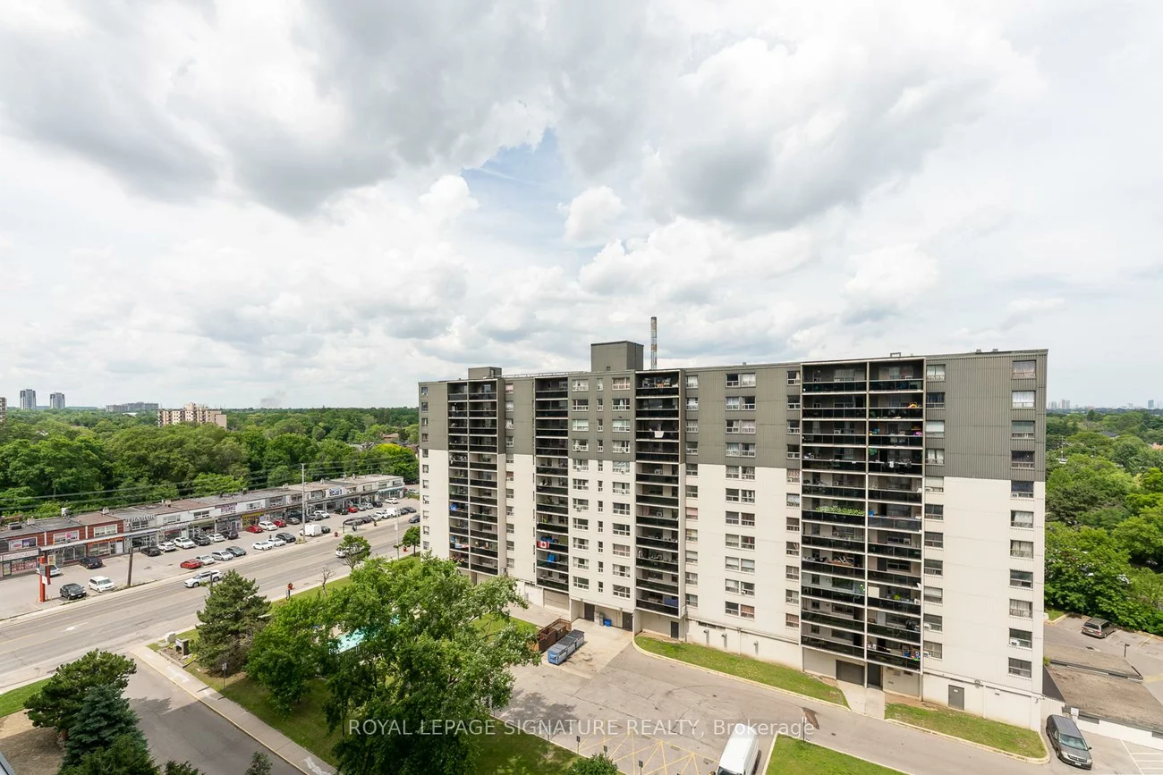 86, Dundas, Cooksville, Mississauga