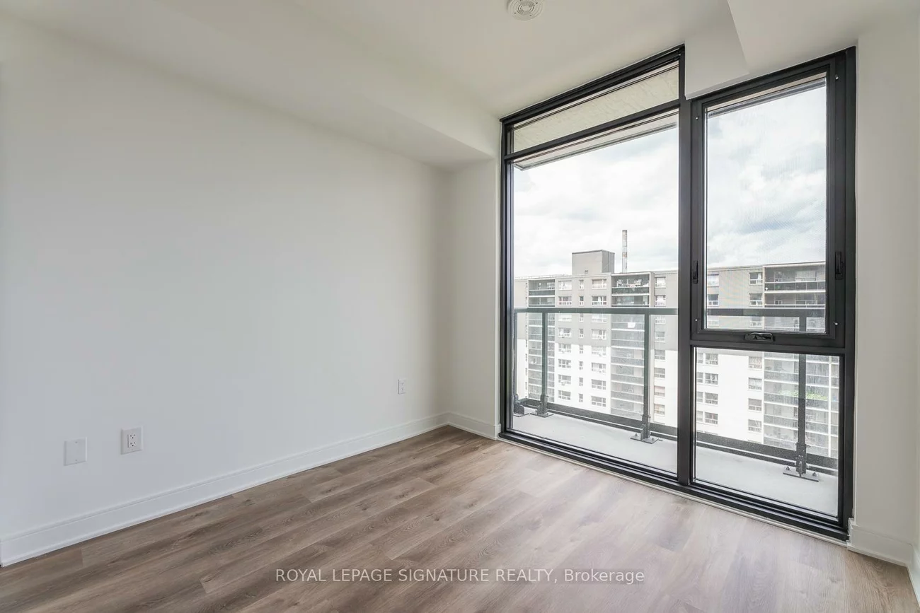 86, Dundas, Cooksville, Mississauga