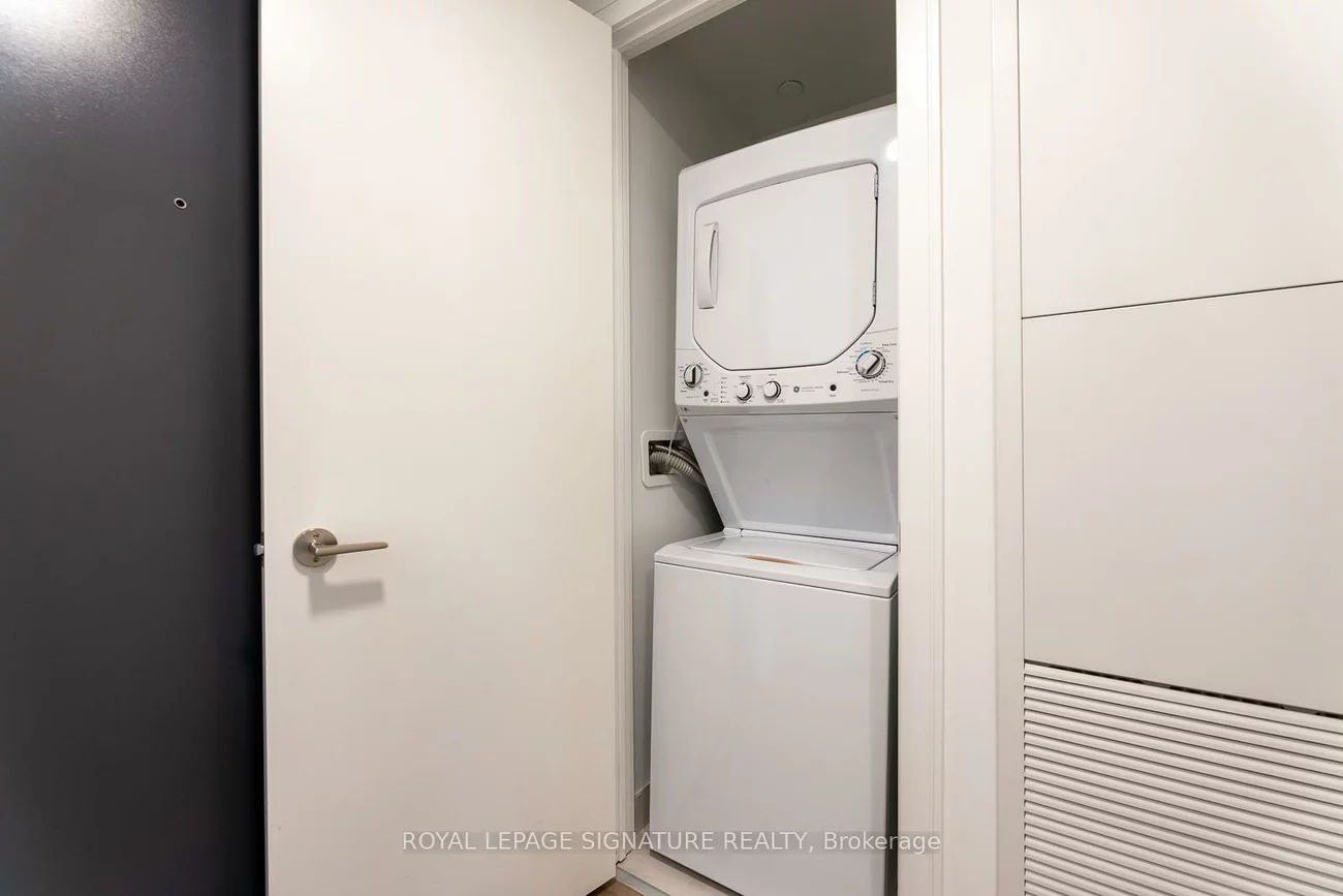 86, Dundas, Cooksville, Mississauga