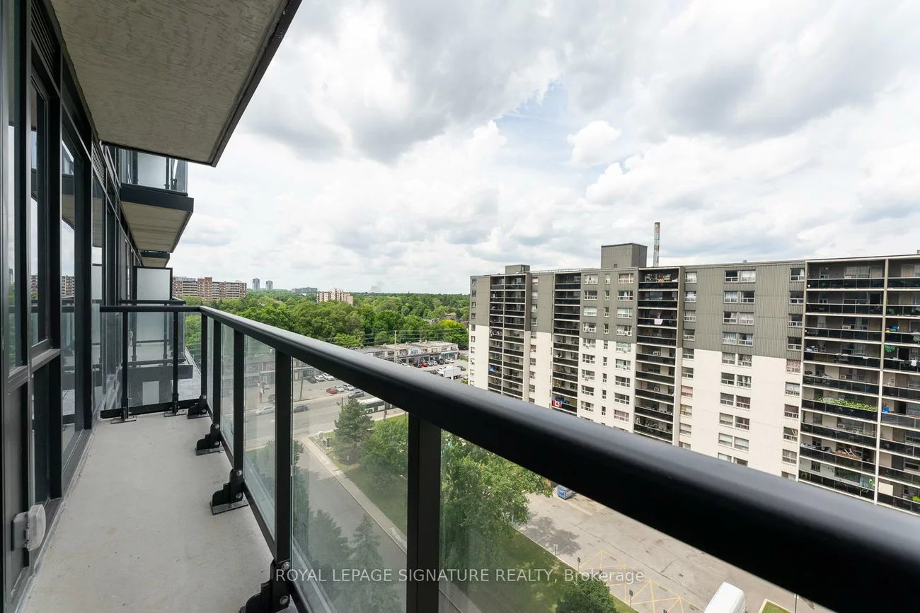 86, Dundas, Cooksville, Mississauga