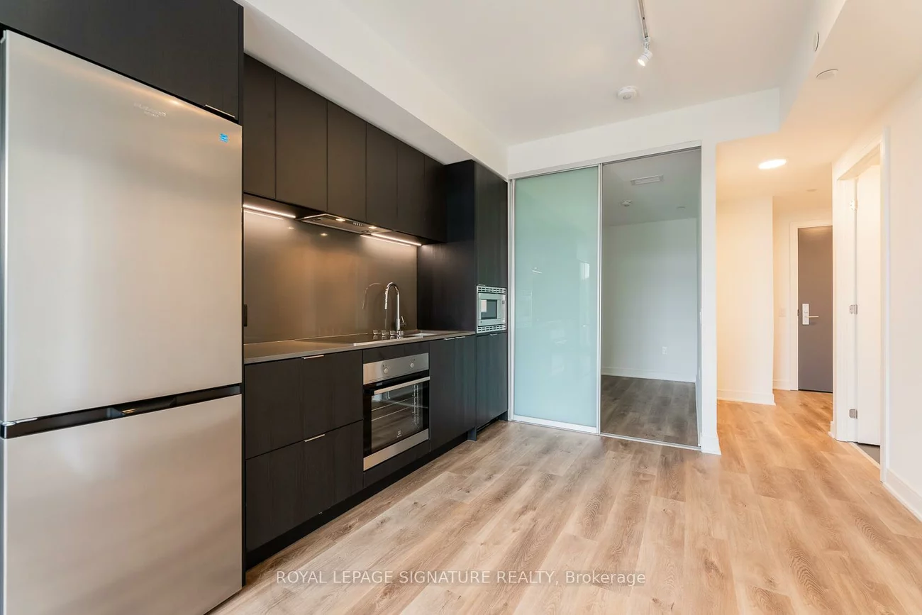 86, Dundas, Cooksville, Mississauga
