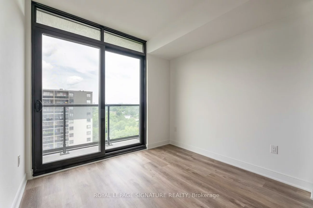 86, Dundas, Cooksville, Mississauga
