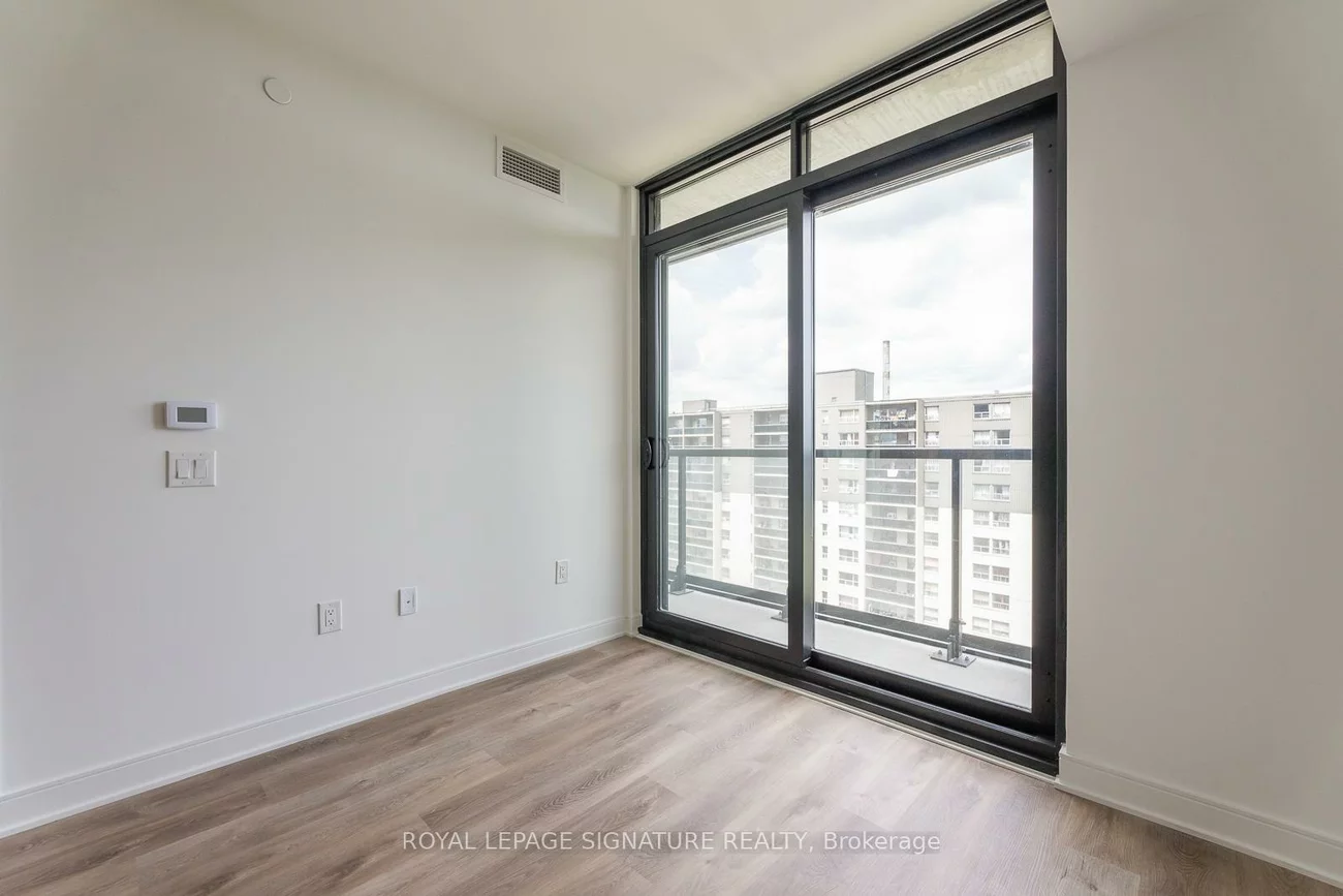 86, Dundas, Cooksville, Mississauga