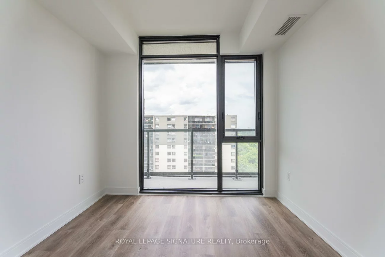 86, Dundas, Cooksville, Mississauga