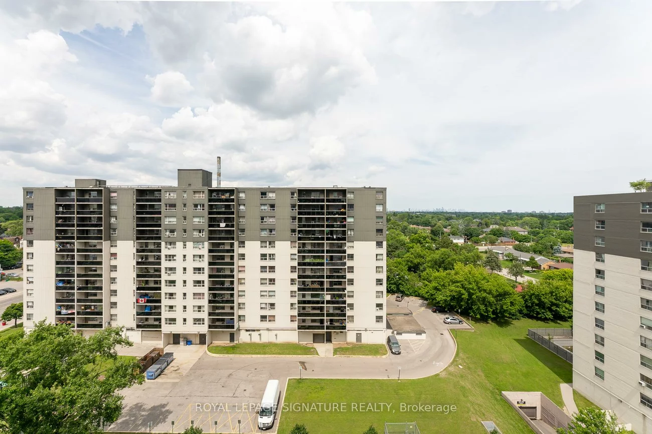 86, Dundas, Cooksville, Mississauga