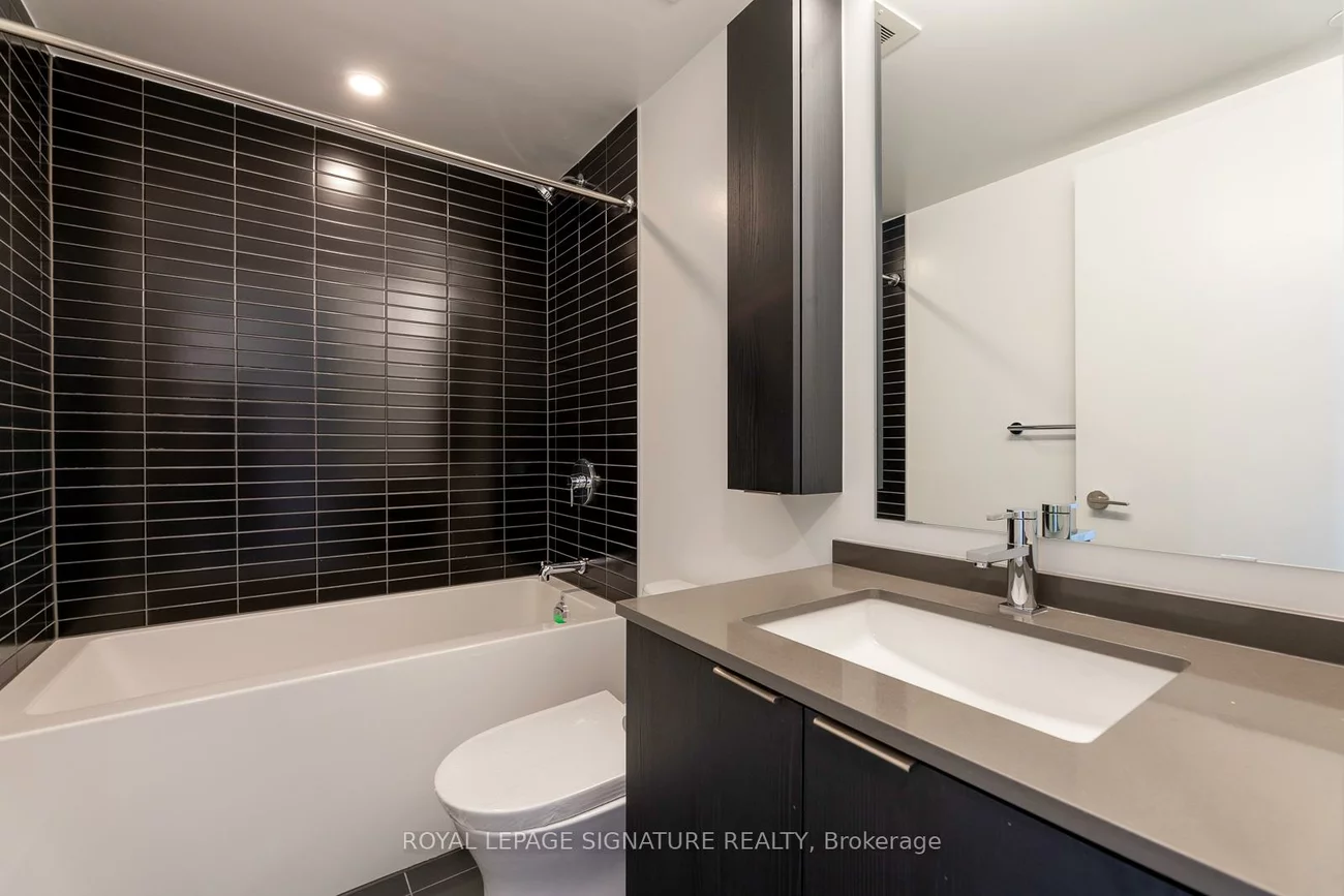 86, Dundas, Cooksville, Mississauga