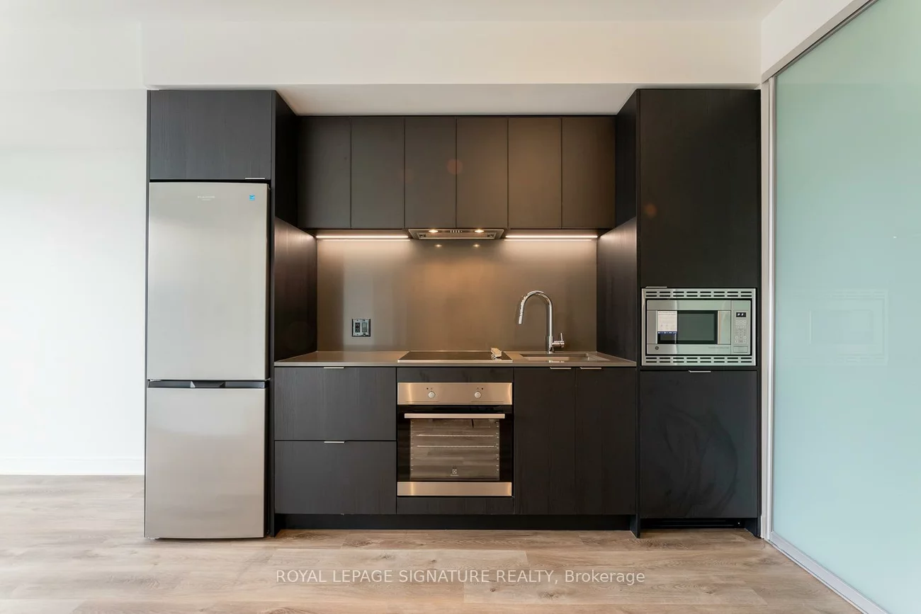 86, Dundas, Cooksville, Mississauga