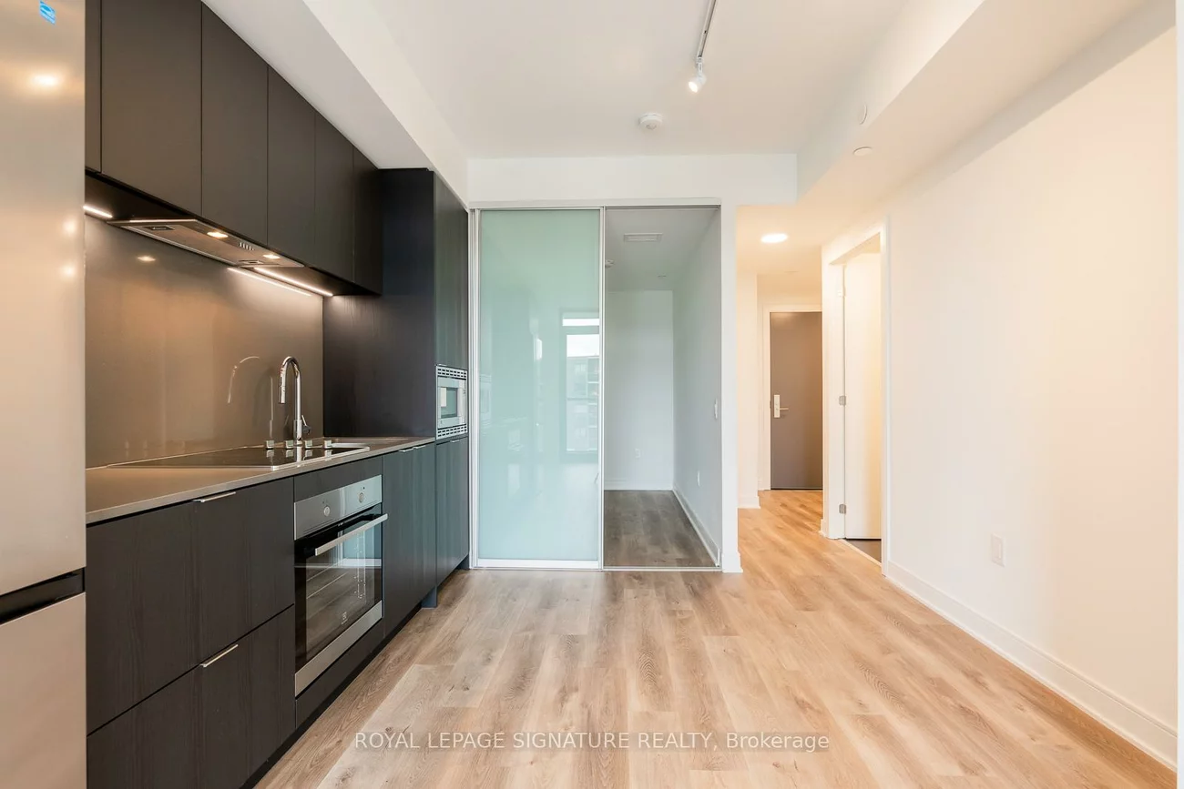 86, Dundas, Cooksville, Mississauga