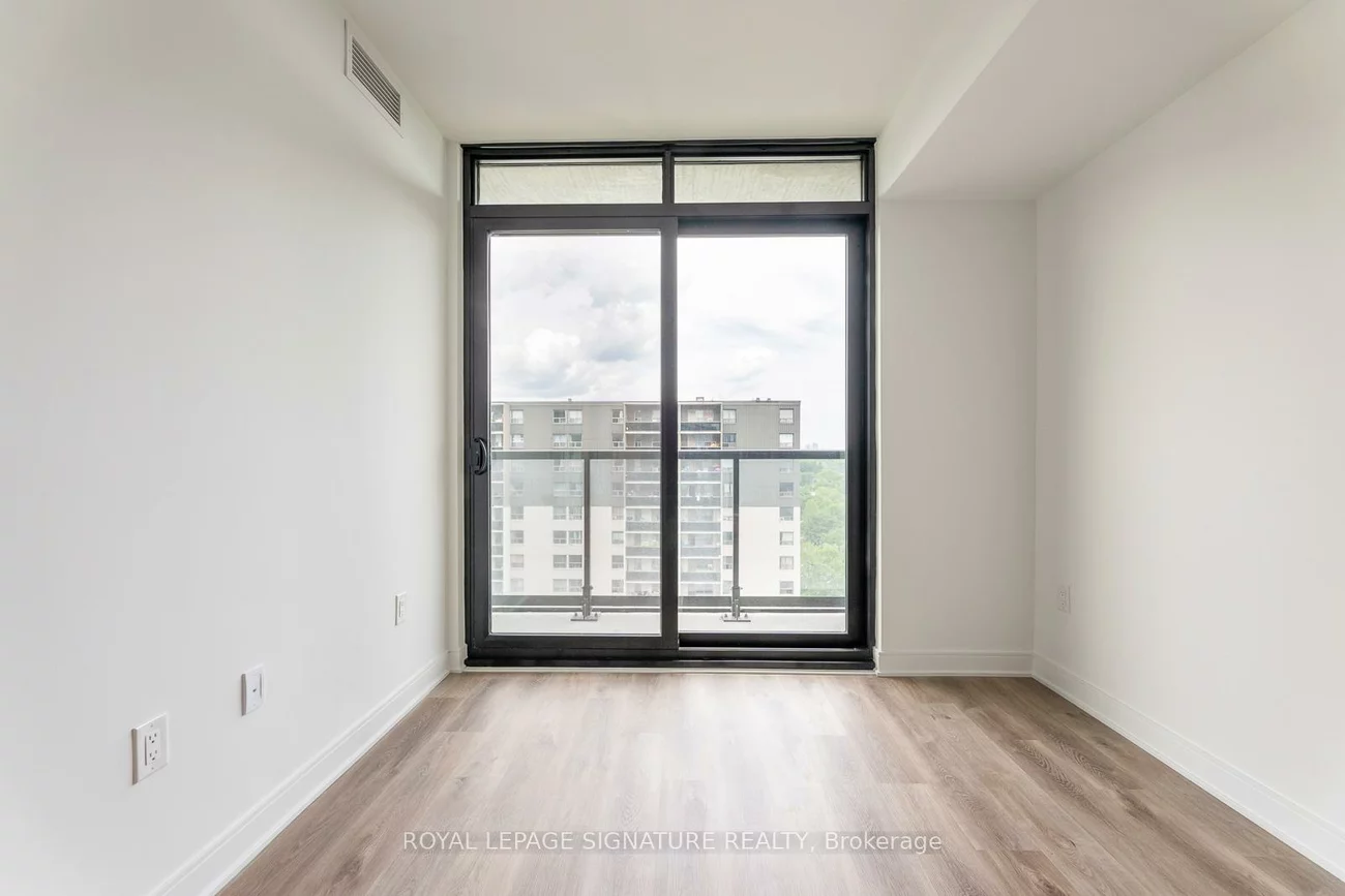 86, Dundas, Cooksville, Mississauga