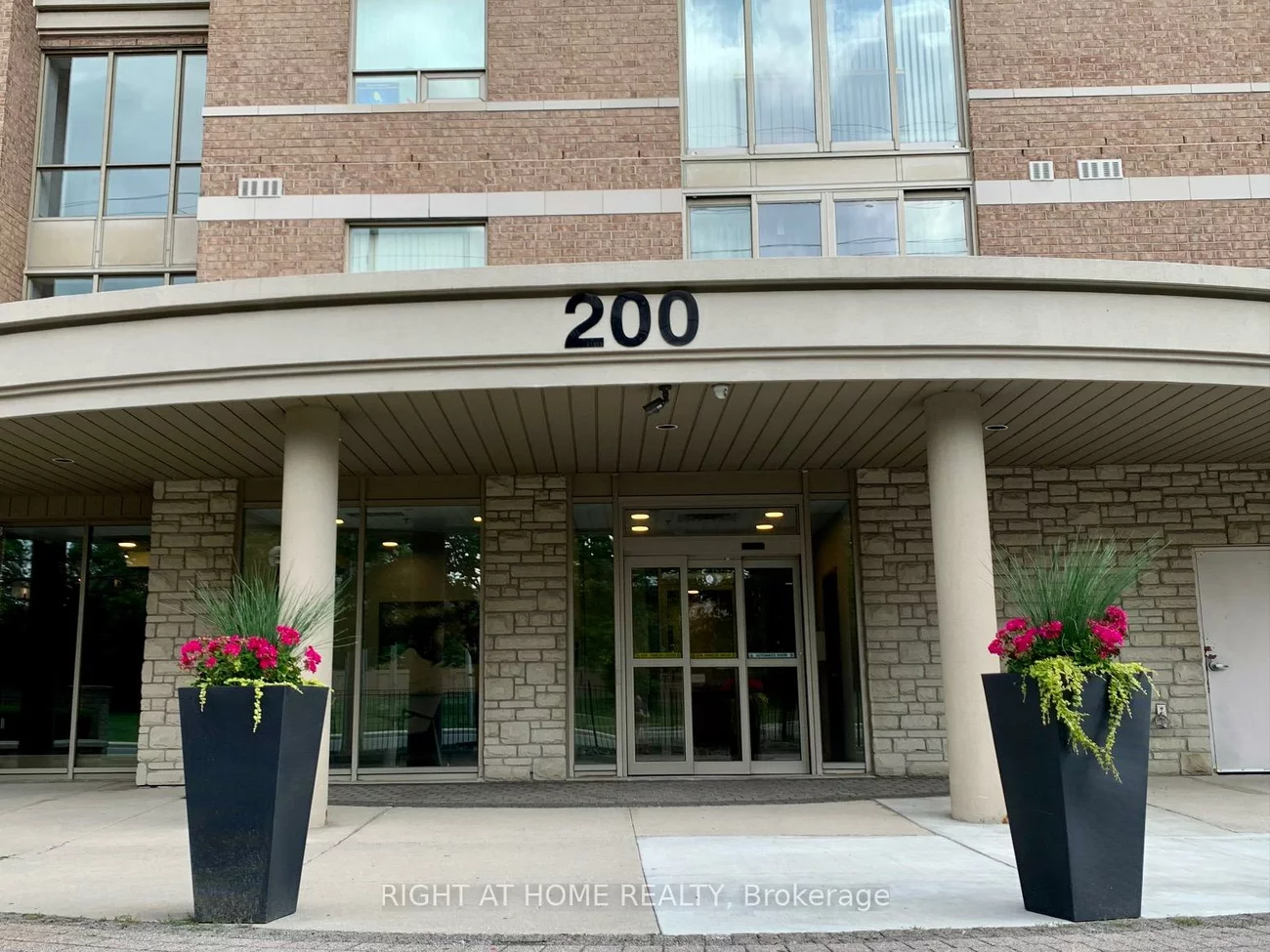 200, Burnhamthorpe, City Centre, Mississauga