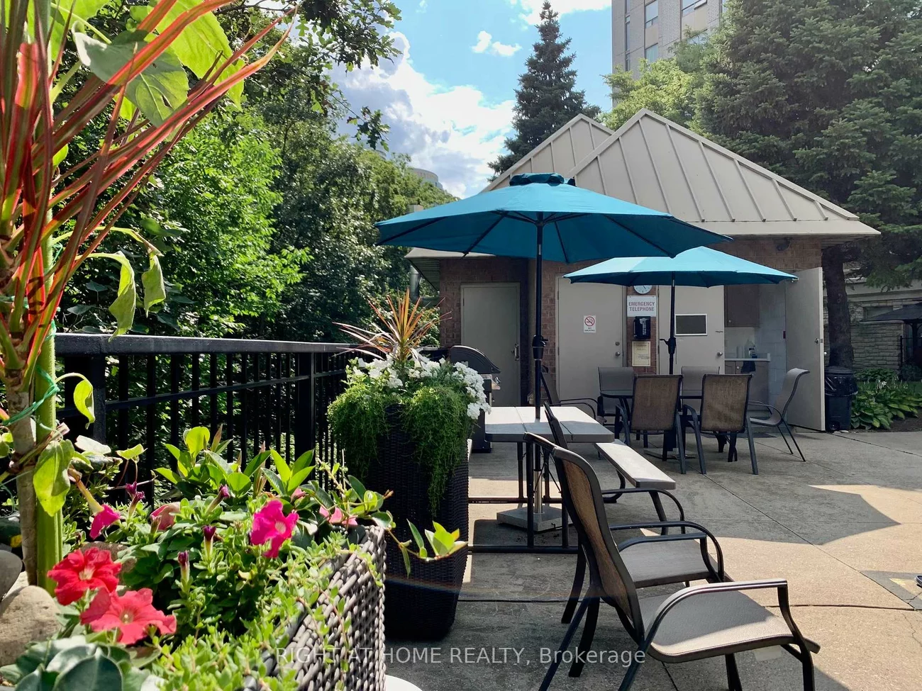 200, Burnhamthorpe, City Centre, Mississauga
