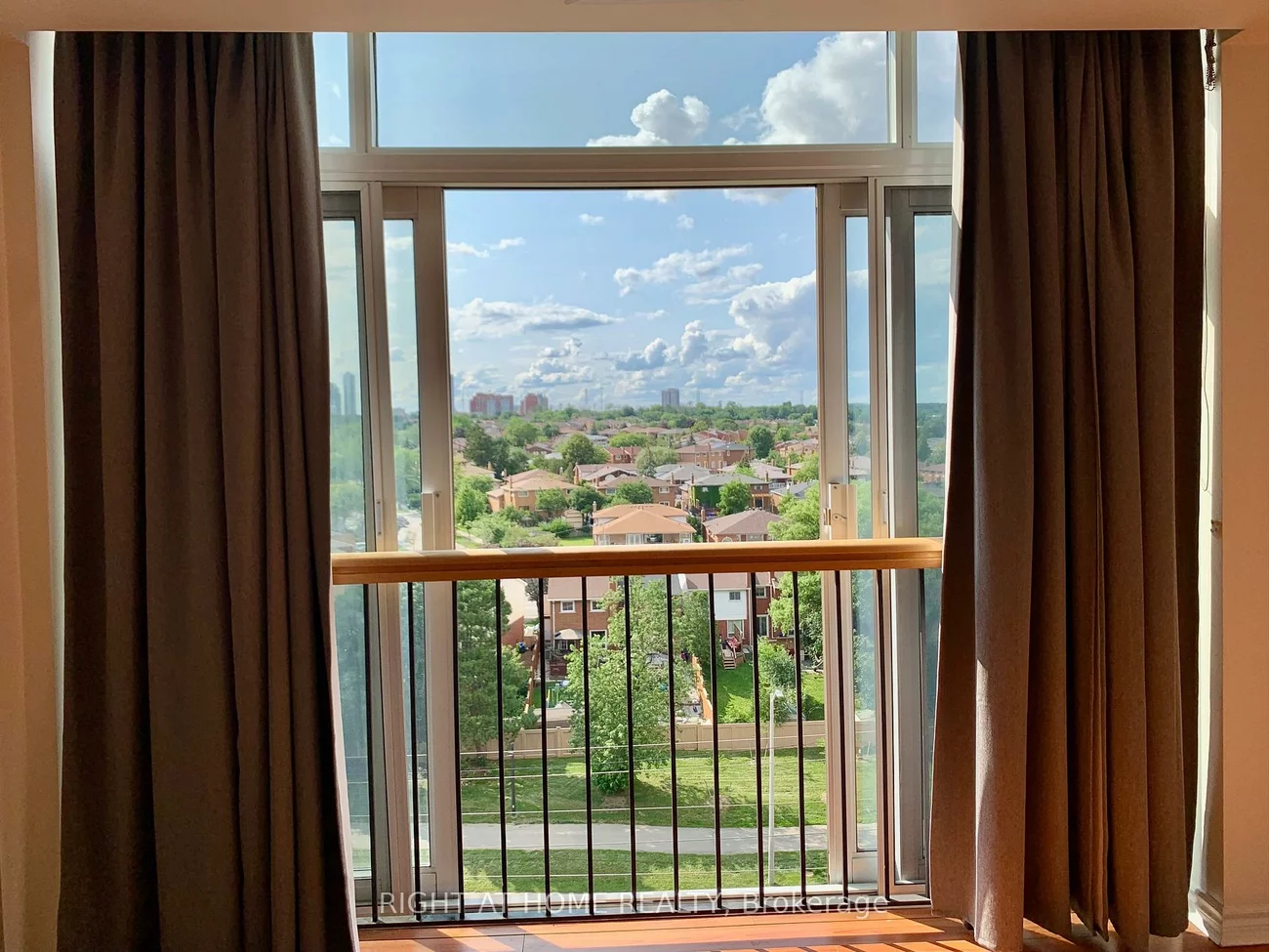 200, Burnhamthorpe, City Centre, Mississauga