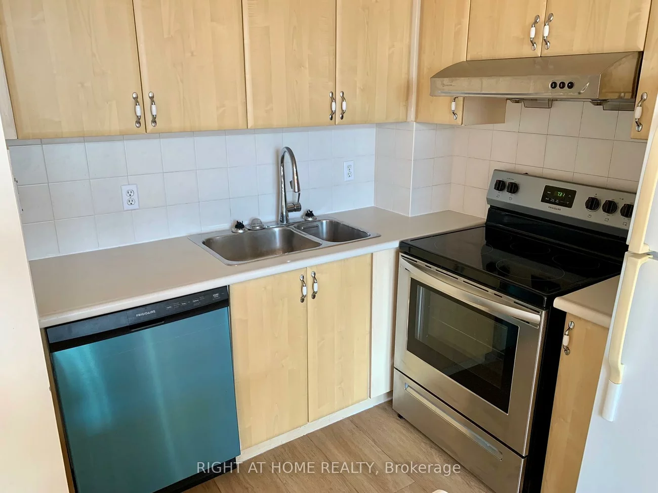 200, Burnhamthorpe, City Centre, Mississauga