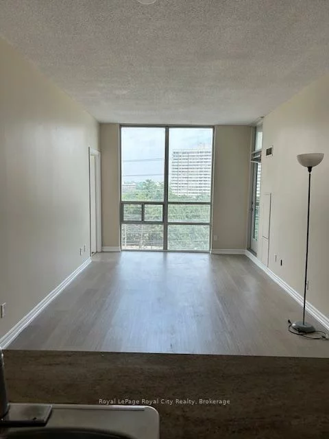 3504, Hurontario, Fairview, Mississauga