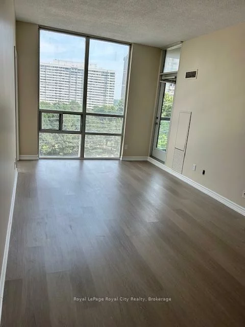 3504, Hurontario, Fairview, Mississauga
