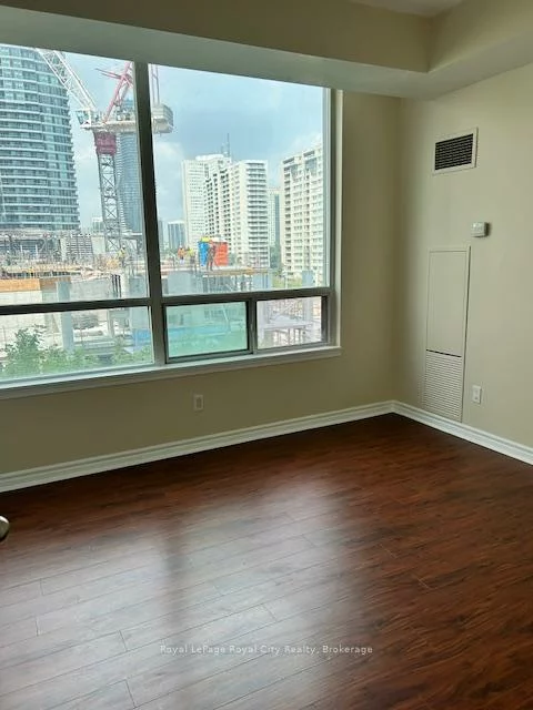 3504, Hurontario, Fairview, Mississauga