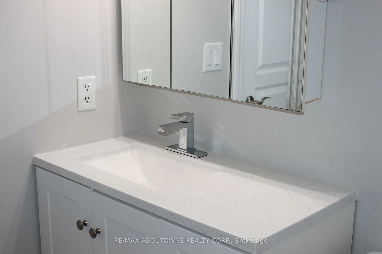 2565, Erin Centre, Central Erin Mills, Mississauga