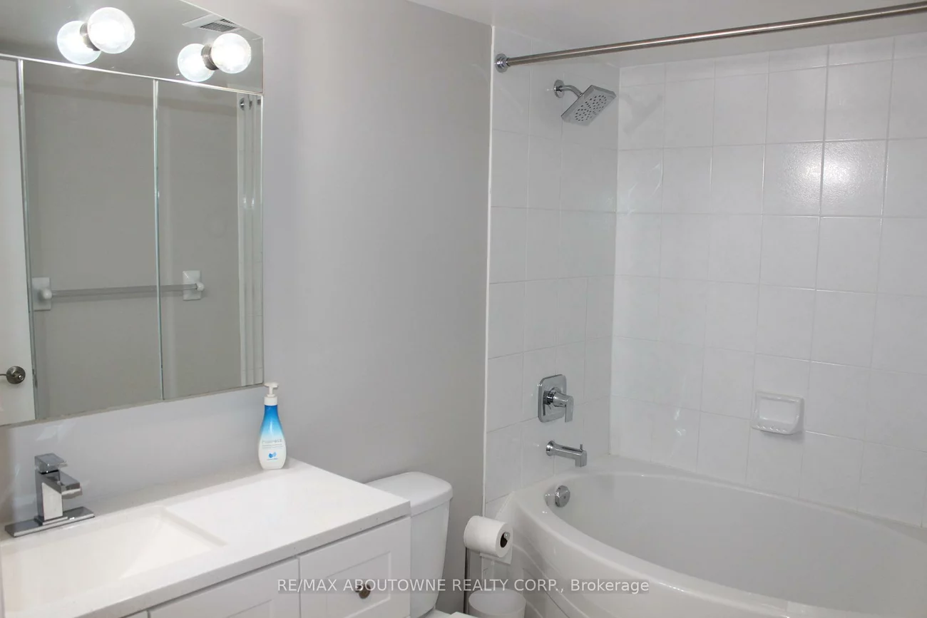 2565, Erin Centre, Central Erin Mills, Mississauga