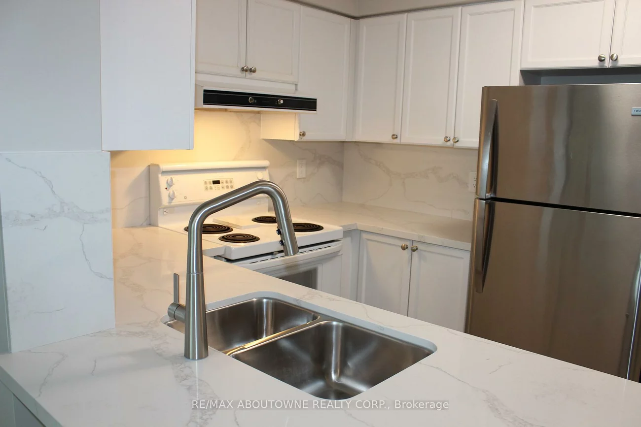 2565, Erin Centre, Central Erin Mills, Mississauga