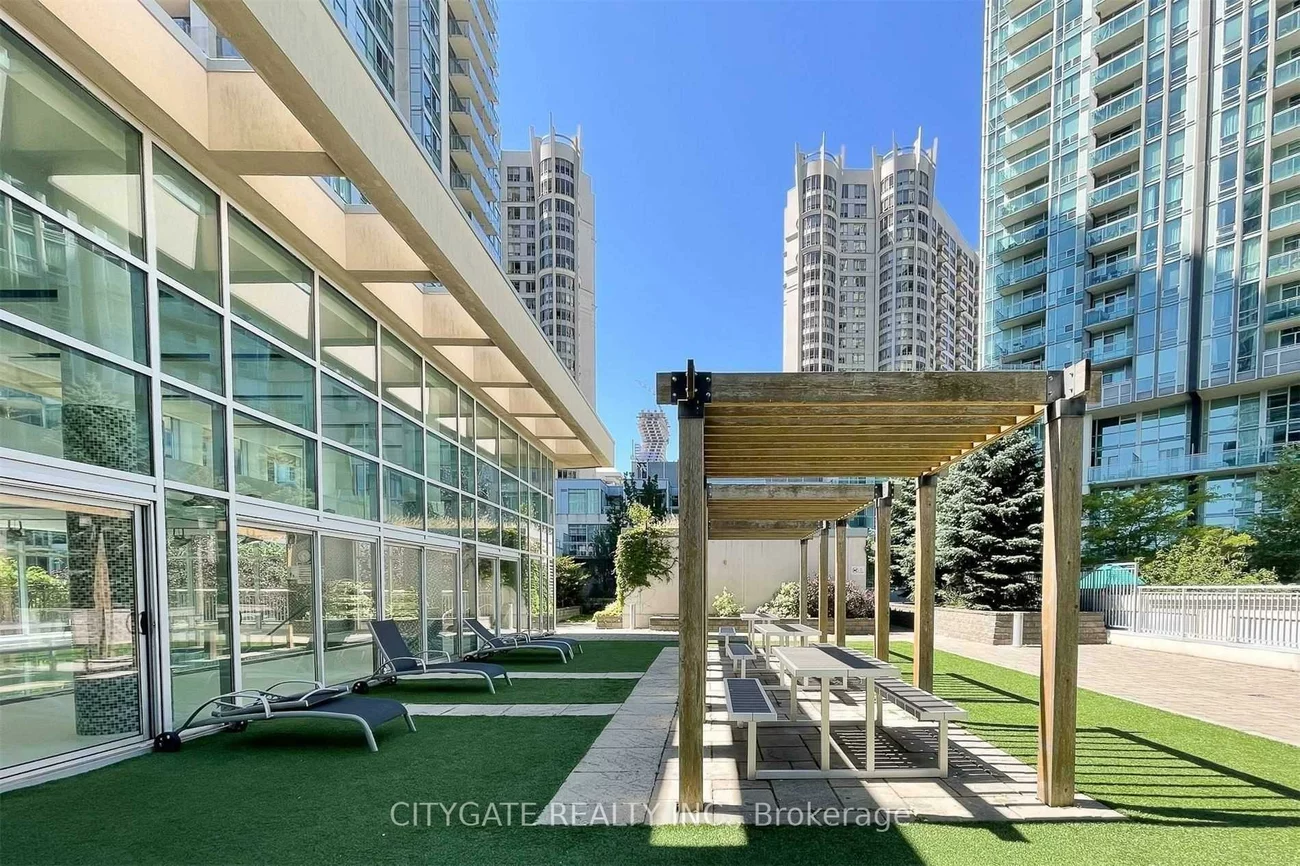 225, Webb, City Centre, Mississauga