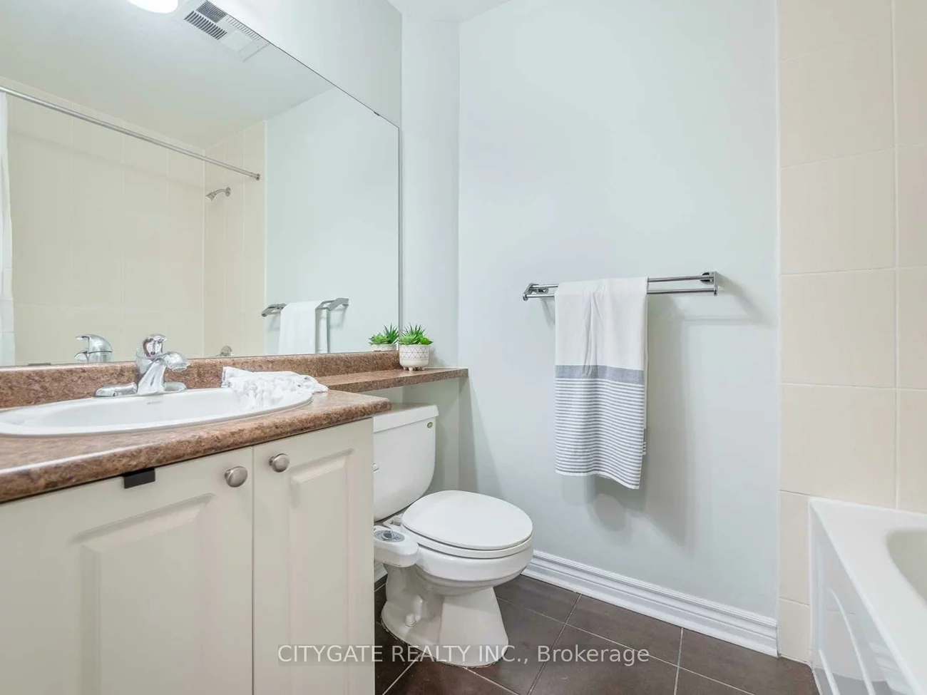 225, Webb, City Centre, Mississauga