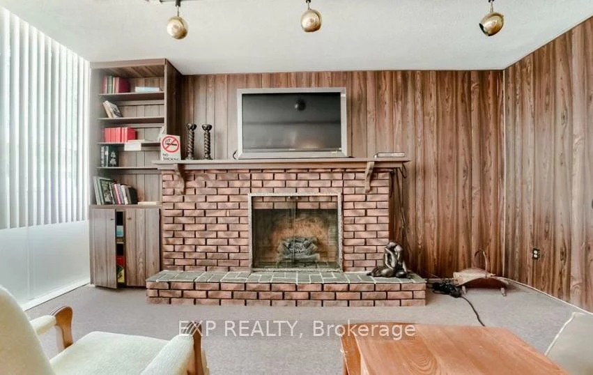 2323, Confederation, Cooksville, Mississauga
