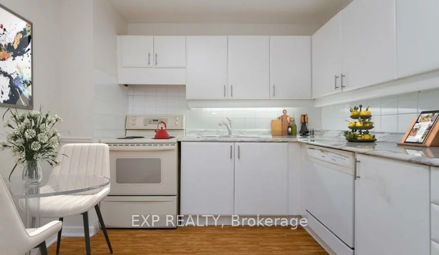 2323, Confederation, Cooksville, Mississauga