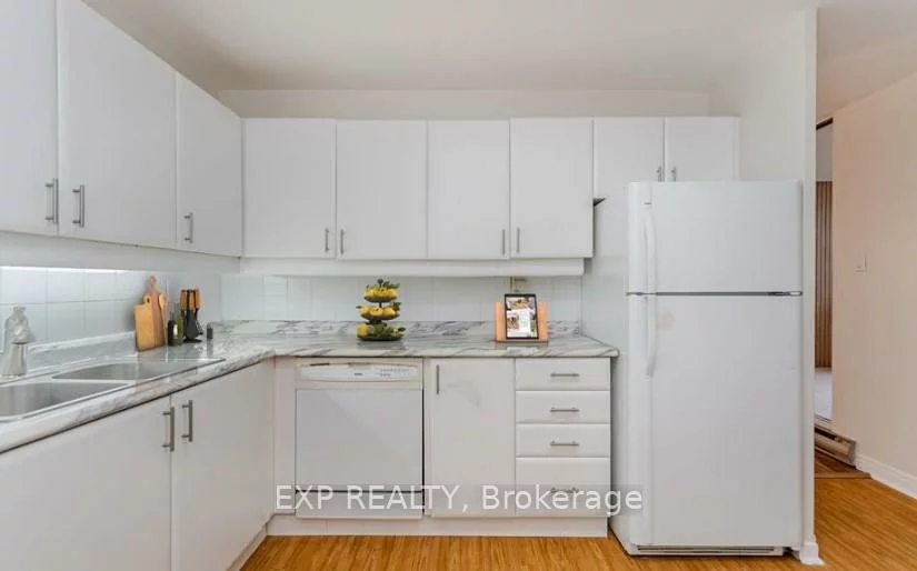 2323, Confederation, Cooksville, Mississauga