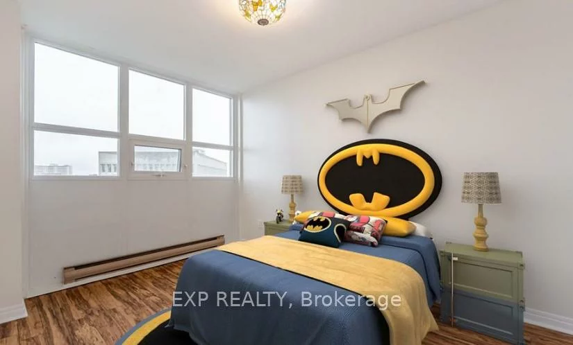 2323, Confederation, Cooksville, Mississauga