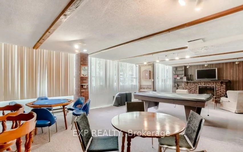 2323, Confederation, Cooksville, Mississauga