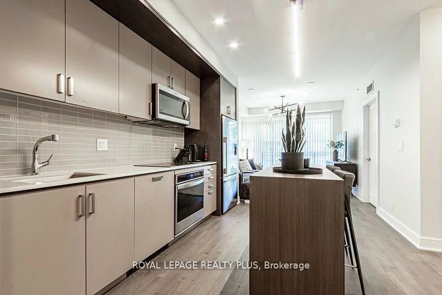 1575, Lakeshore, Clarkson, Mississauga