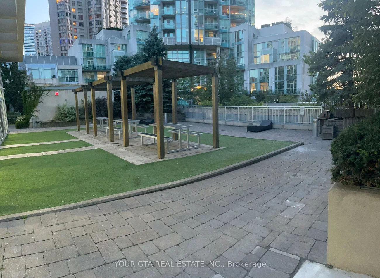 223, Webb, City Centre, Mississauga