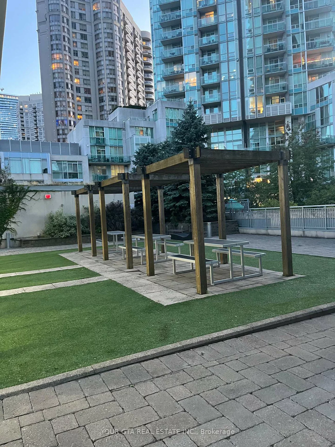 223, Webb, City Centre, Mississauga