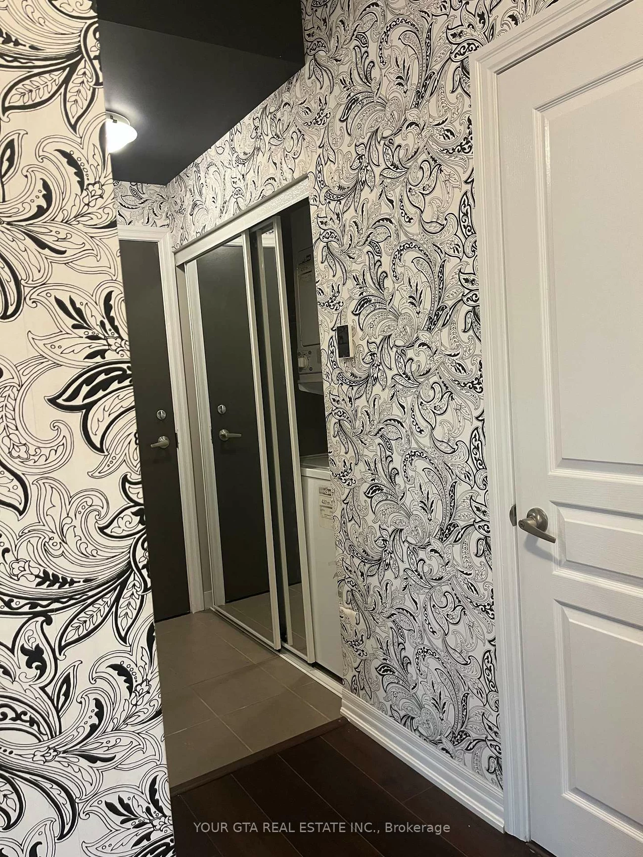 223, Webb, City Centre, Mississauga