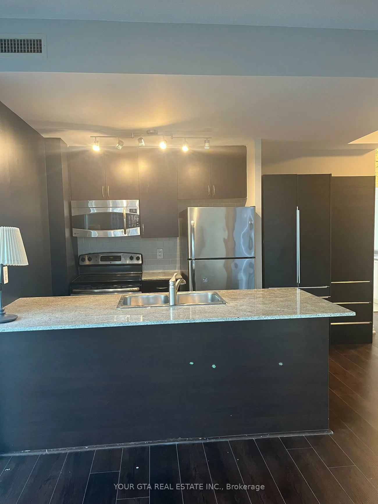 223, Webb, City Centre, Mississauga