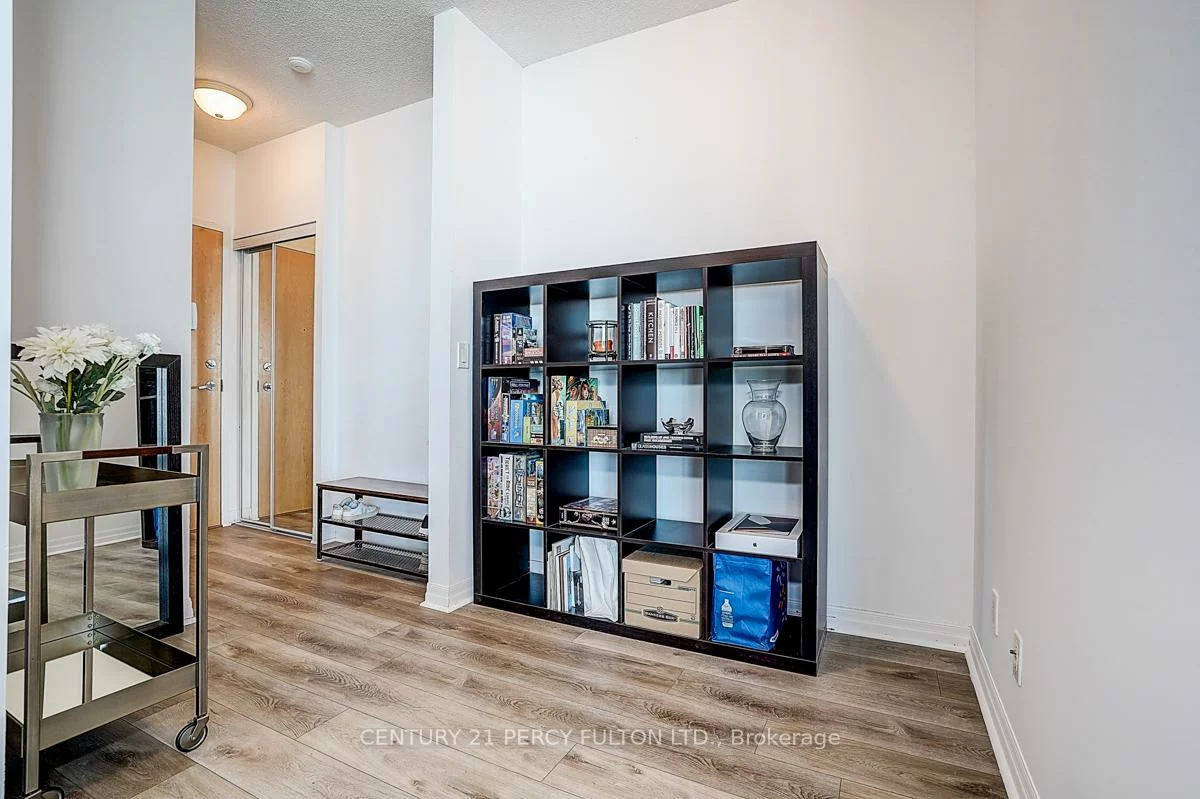 220, Burnhamthorpe, City Centre, Mississauga