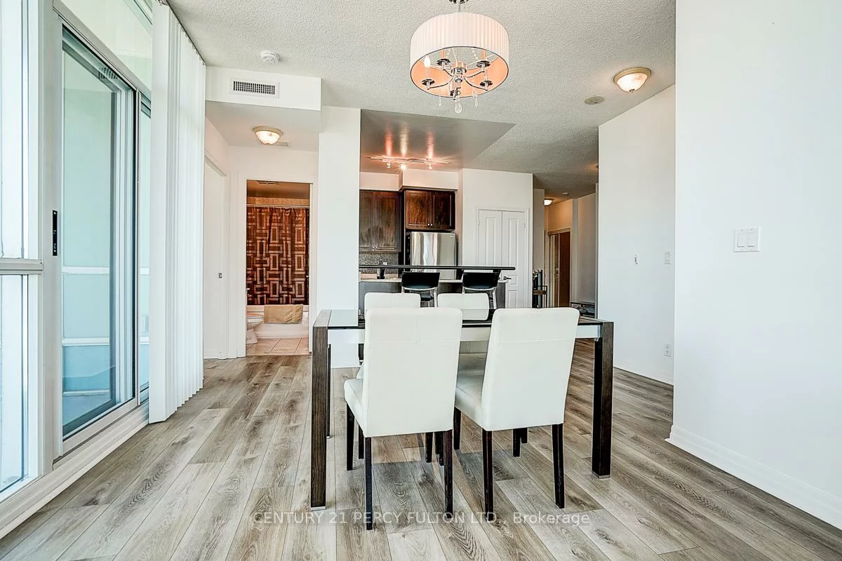 220, Burnhamthorpe, City Centre, Mississauga