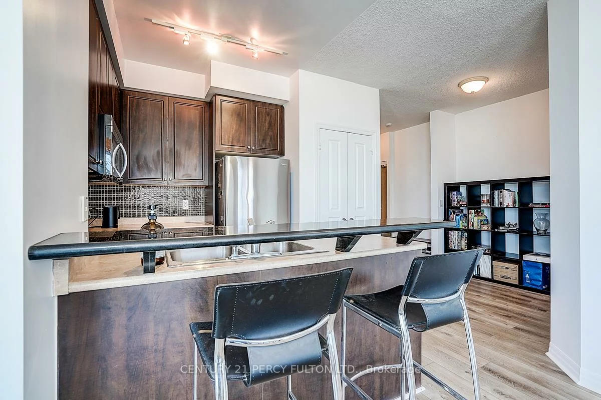 220, Burnhamthorpe, City Centre, Mississauga