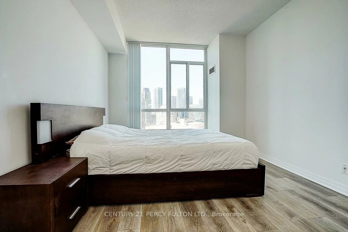 220, Burnhamthorpe, City Centre, Mississauga