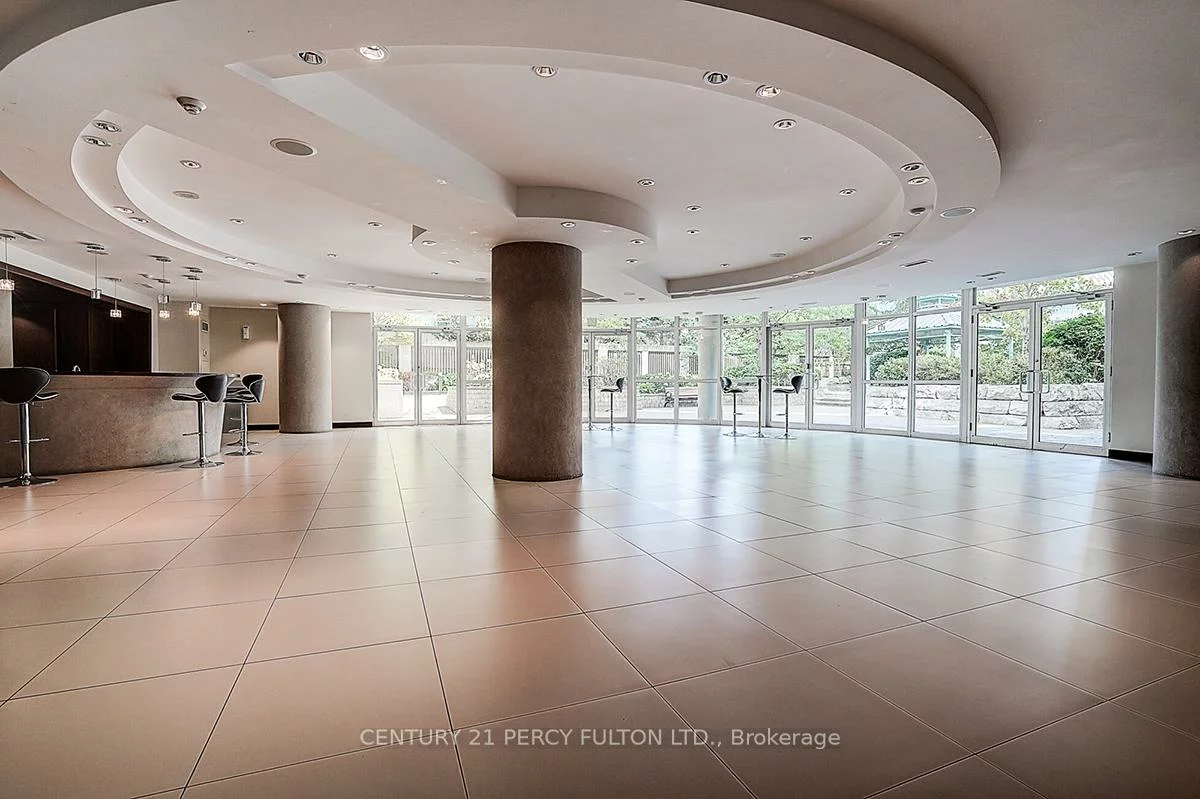 220, Burnhamthorpe, City Centre, Mississauga