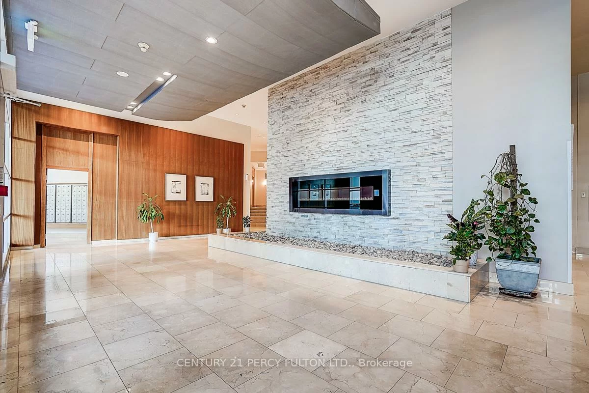 220, Burnhamthorpe, City Centre, Mississauga
