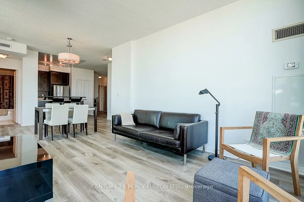 220, Burnhamthorpe, City Centre, Mississauga