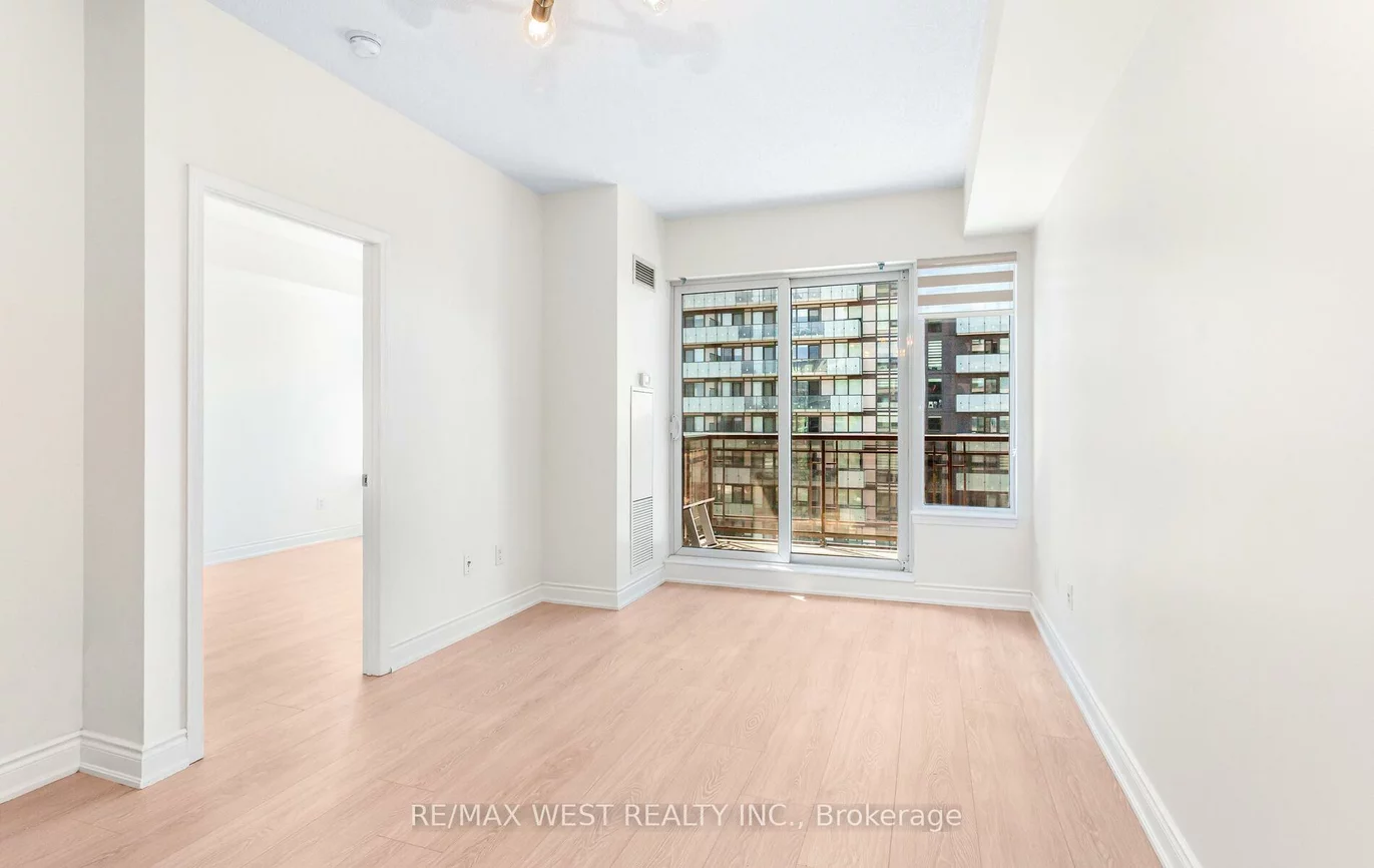 385, Prince Of Wales, City Centre, Mississauga