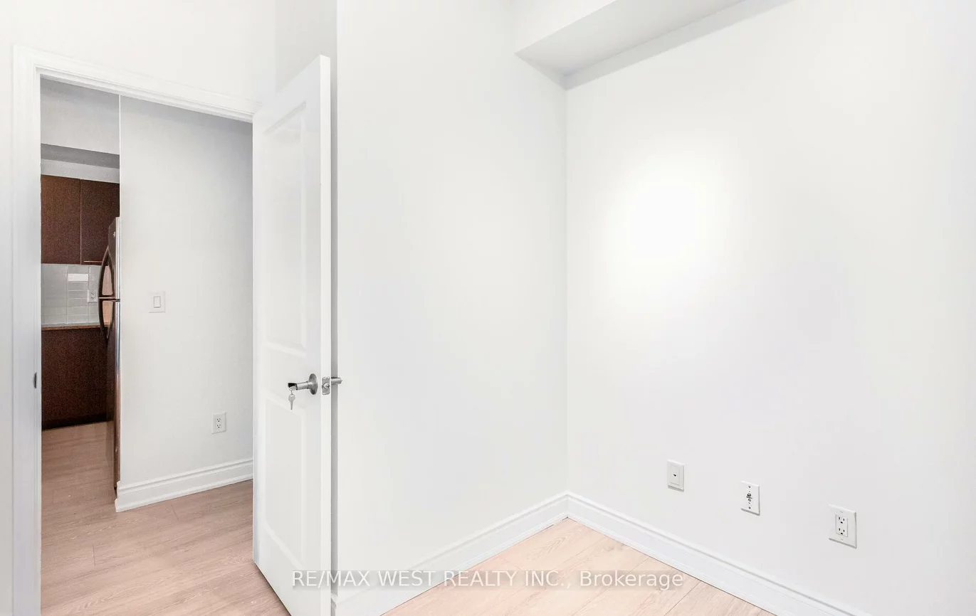 385, Prince Of Wales, City Centre, Mississauga